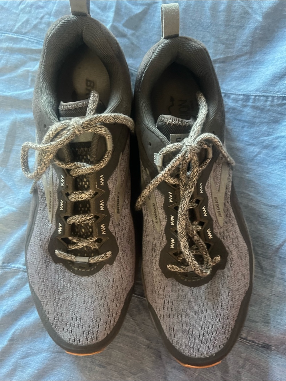 Brooks Womenβs Gray Knit Running Sneakers